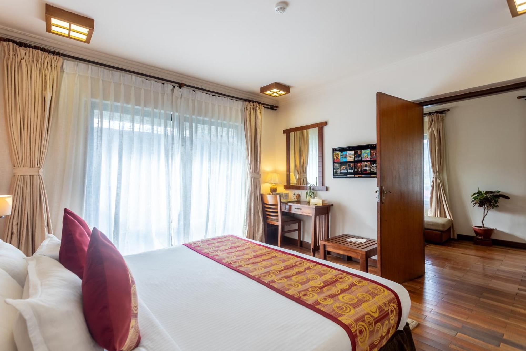 Atithi Resort & Spa Pokhara Esterno foto
