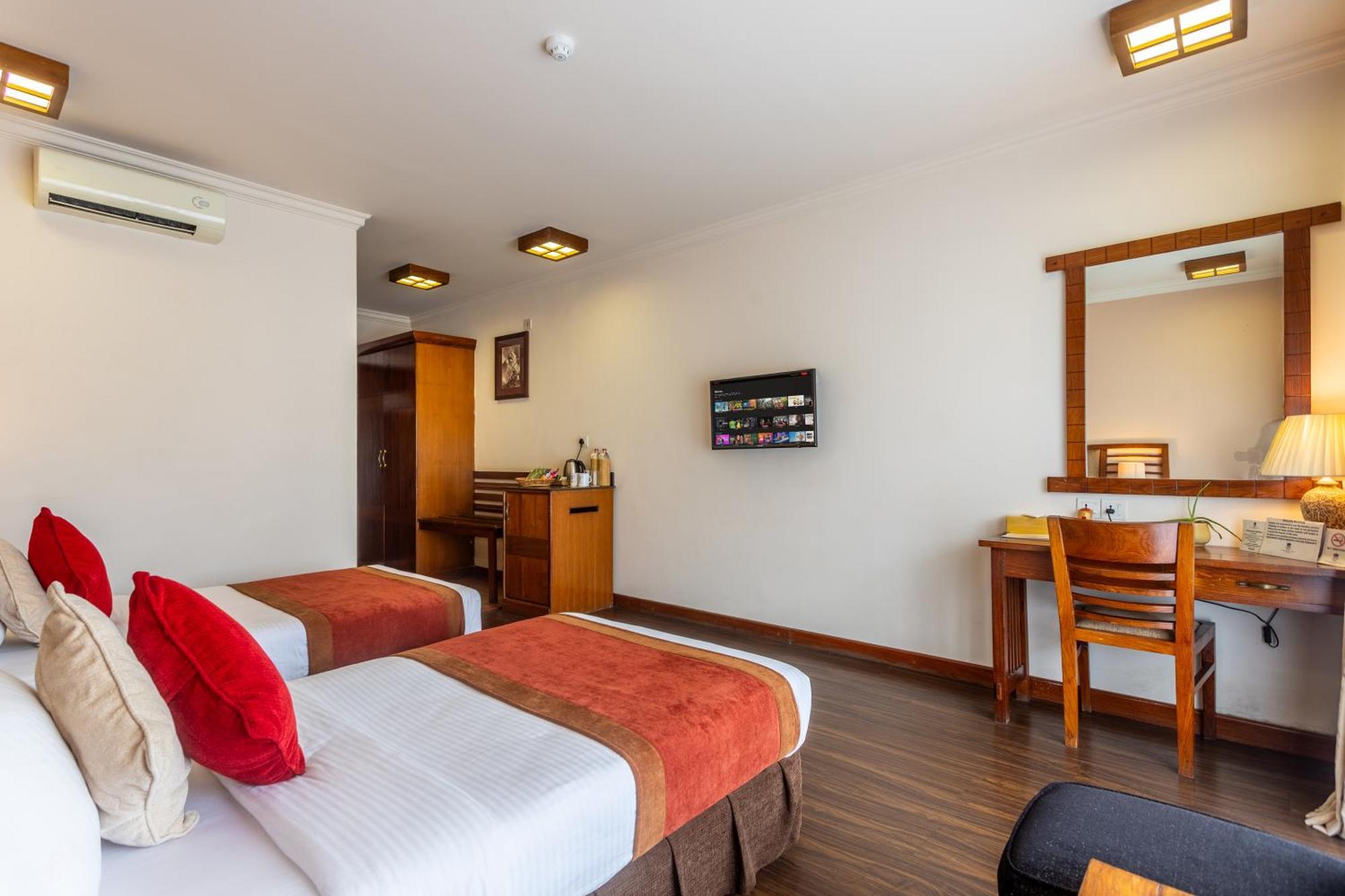 Atithi Resort & Spa Pokhara Esterno foto