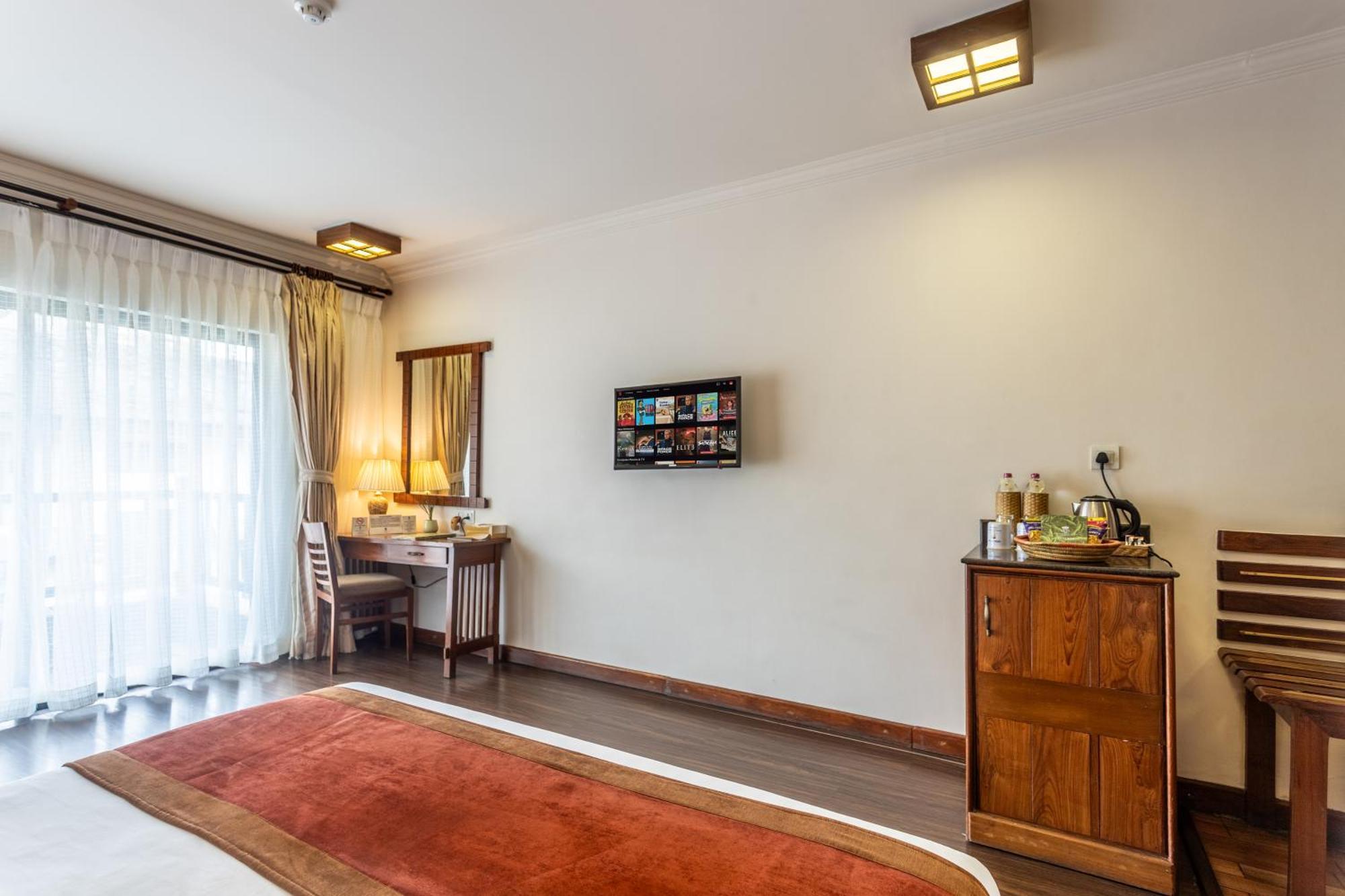 Atithi Resort & Spa Pokhara Esterno foto
